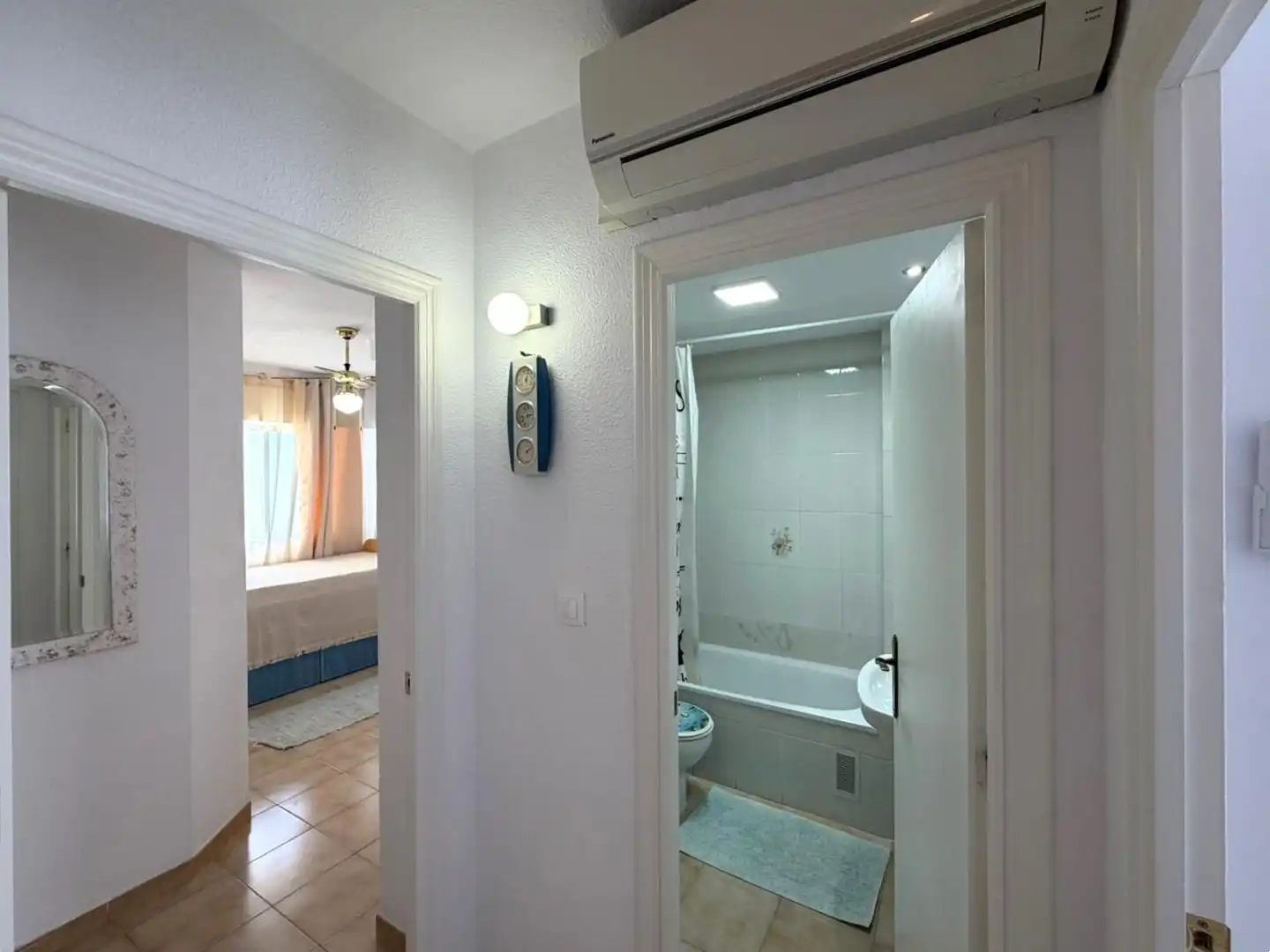 Baño de Apartamento en venta en Torrevieja con Aire acondicionado, Terraza y Amueblado