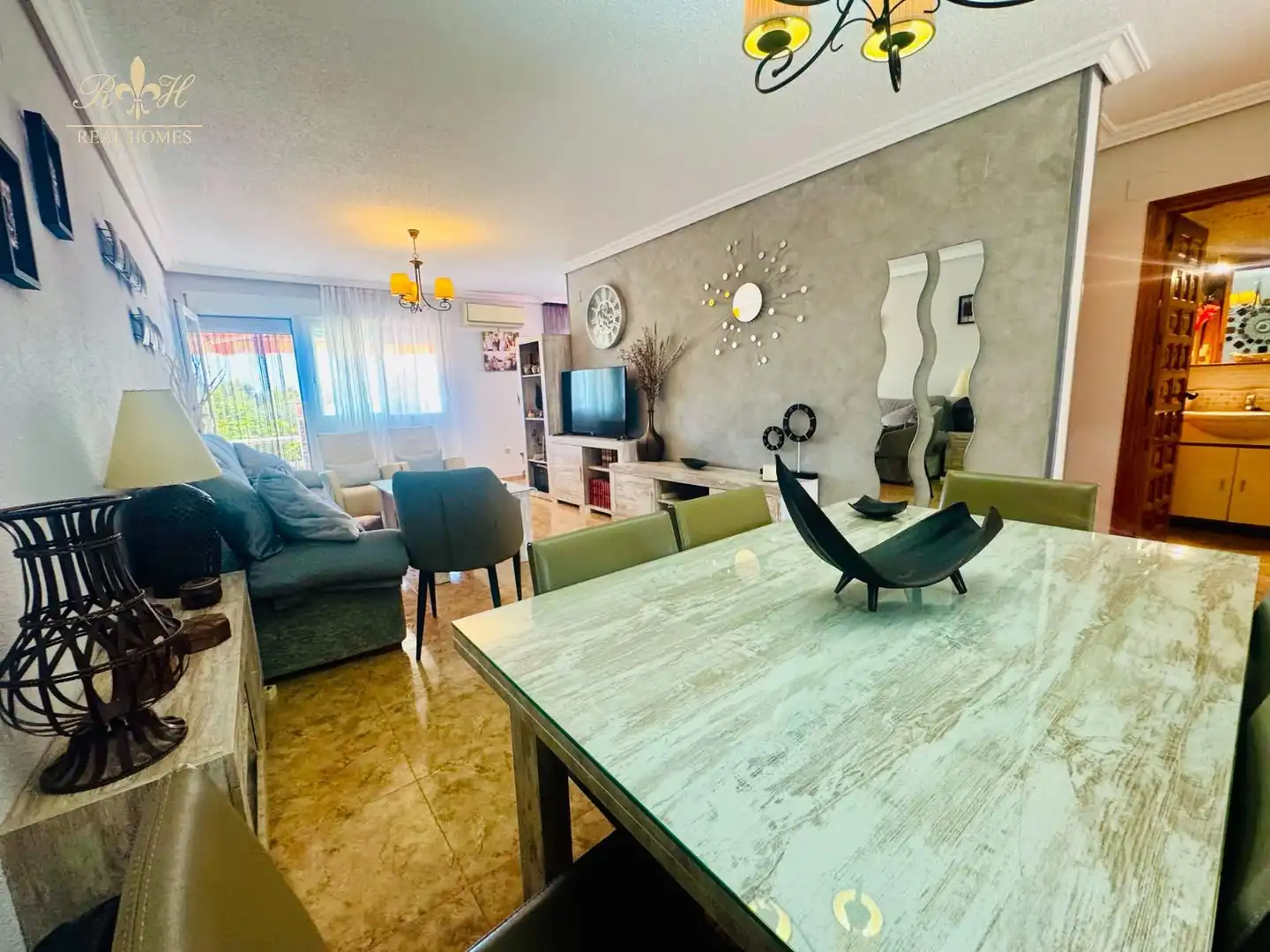 Sala d'estar de Casa adosada en venda en La Nucia amb Aire condicionat, Traster i Piscina