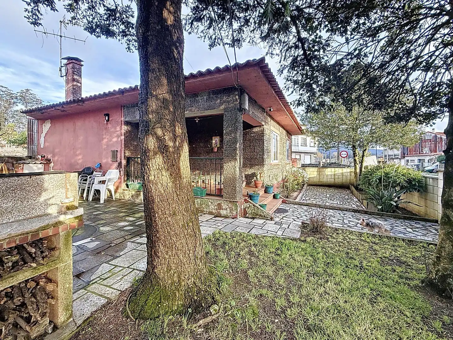 Außenansicht von Haus oder Chalet zum Verkauf in Cambados mit Privatgarten und Möbliert