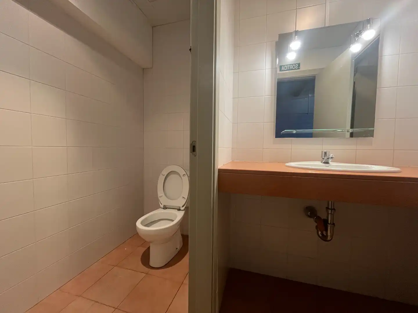 Bathroom of Industrial buildings for rent in Salt