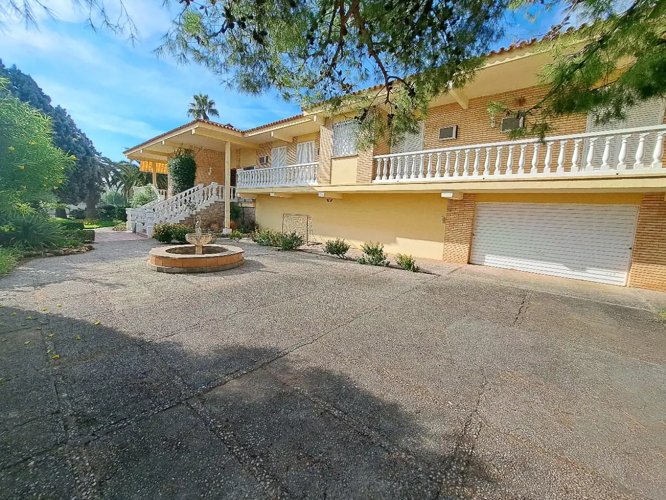 Villa mit Pool zum Verkauf in Els Terrers