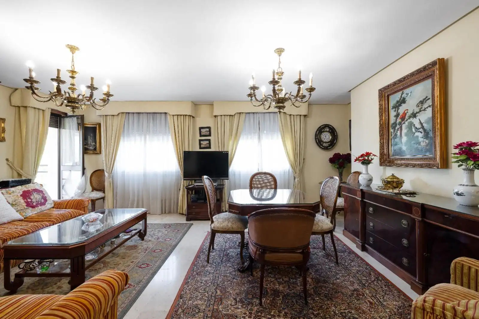 Living room of Flat for sale in Sevilla  with Air Conditioner, Heating and Terrace