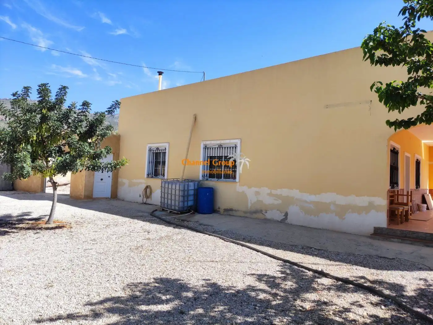 Vista exterior de Casa o xalet en venda en Crevillent amb Traster i Piscina