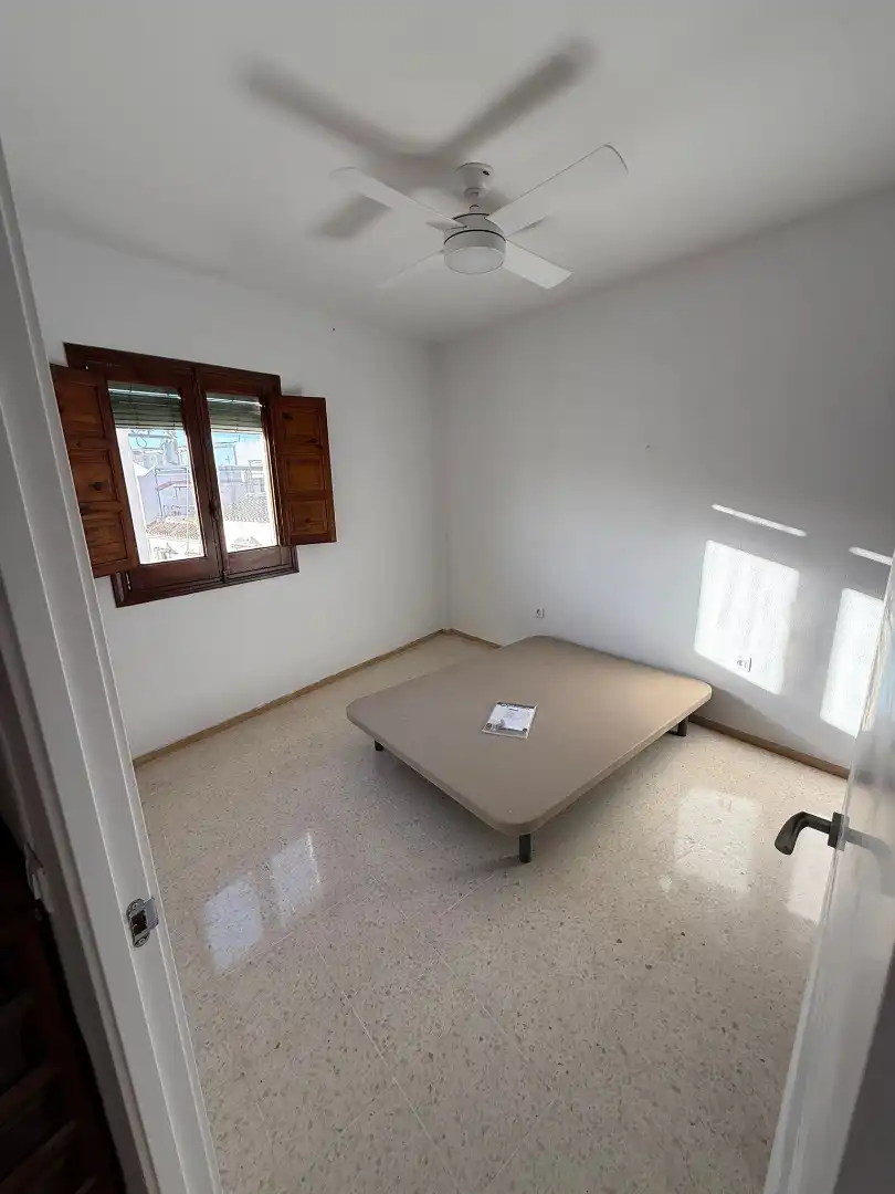 Bedroom of Flat for rent in Carmona  with Air Conditioner and Balcony