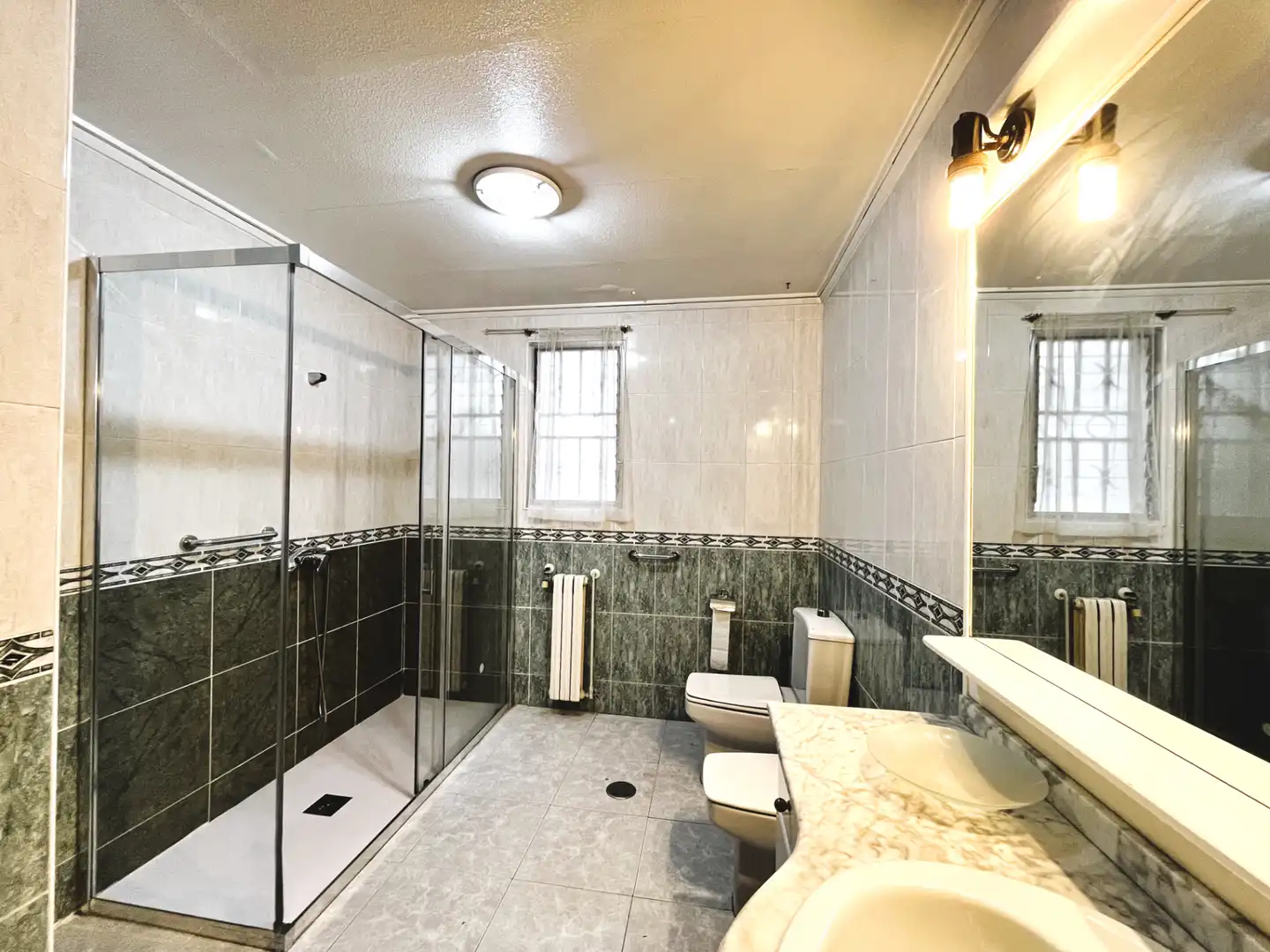 Bathroom of Flat for sale in Orihuela  with Air Conditioner, Heating and Furnished