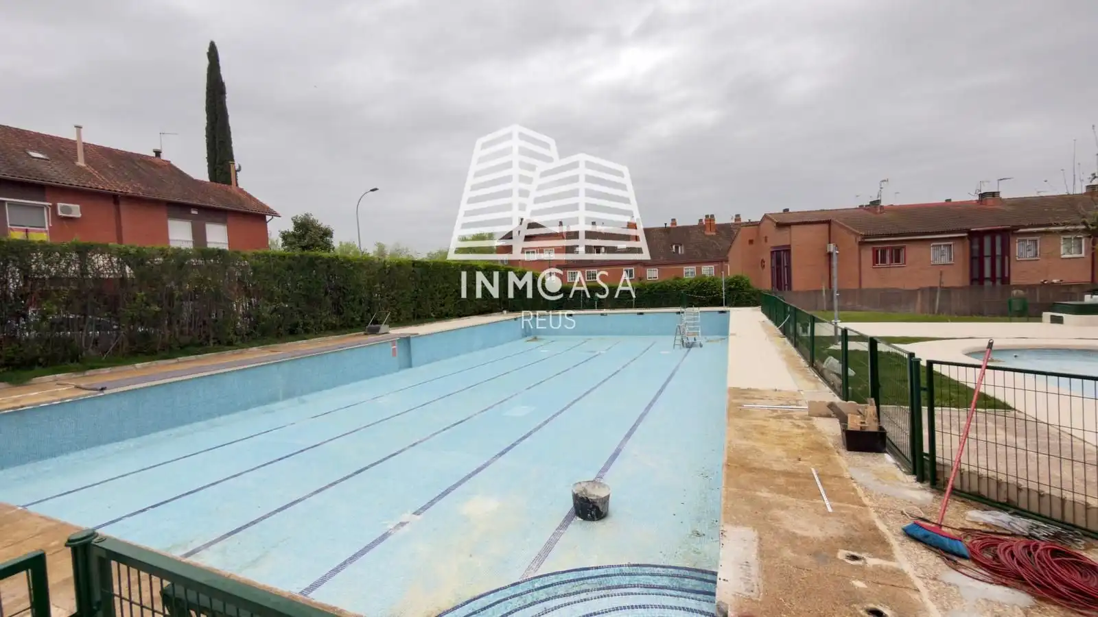 Piscina de Casa adosada en venta en Mejorada del Campo con Calefacción, Jardín privado y Terraza