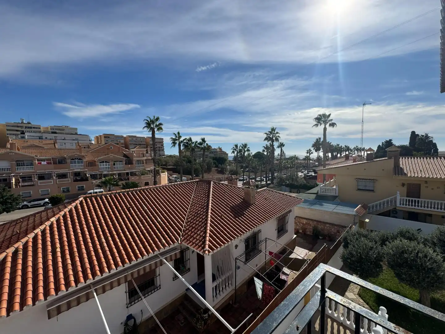 Vista exterior de Casa o xalet en venda en Rincón de la Victoria amb Jardí privat, Terrassa i Balcó