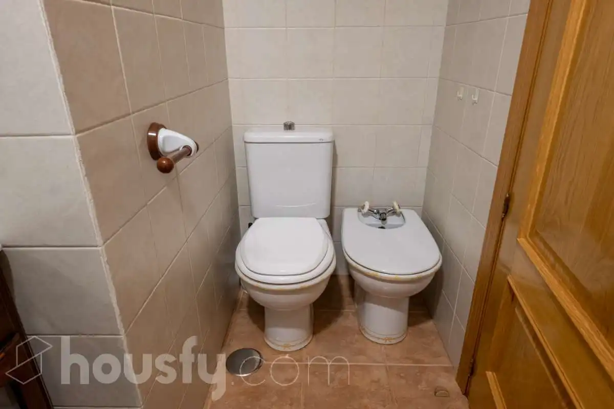 Bathroom of Flat for rent in Madrid  with Air Conditioner, Heating and Furnished