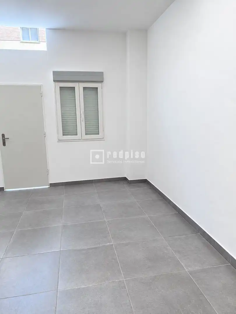 Bedroom of Apartments for sale in Carretera de Cádiz