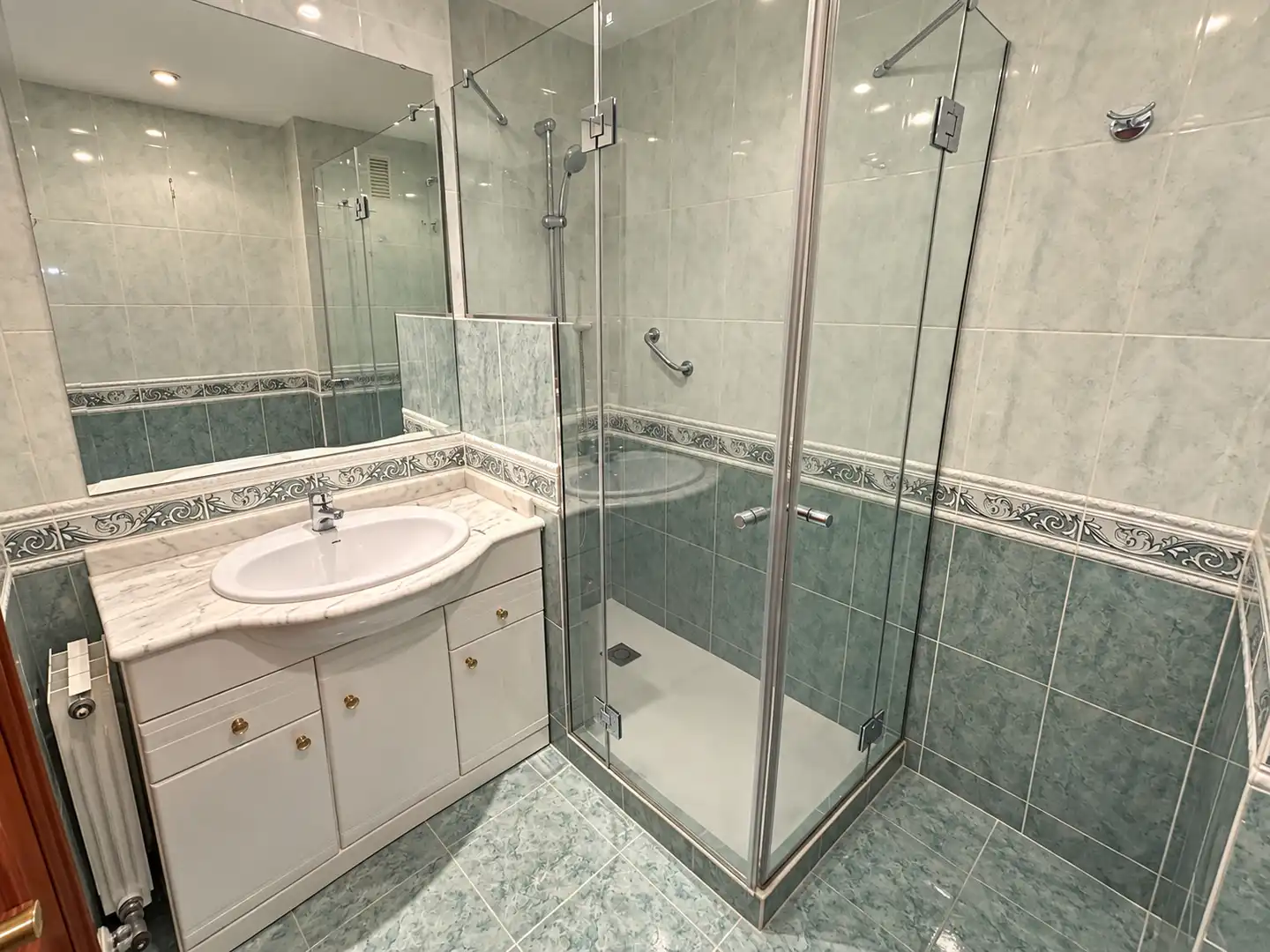 Baño de Piso de alquiler en El Masnou con Aire acondicionado, Calefacción y Amueblado