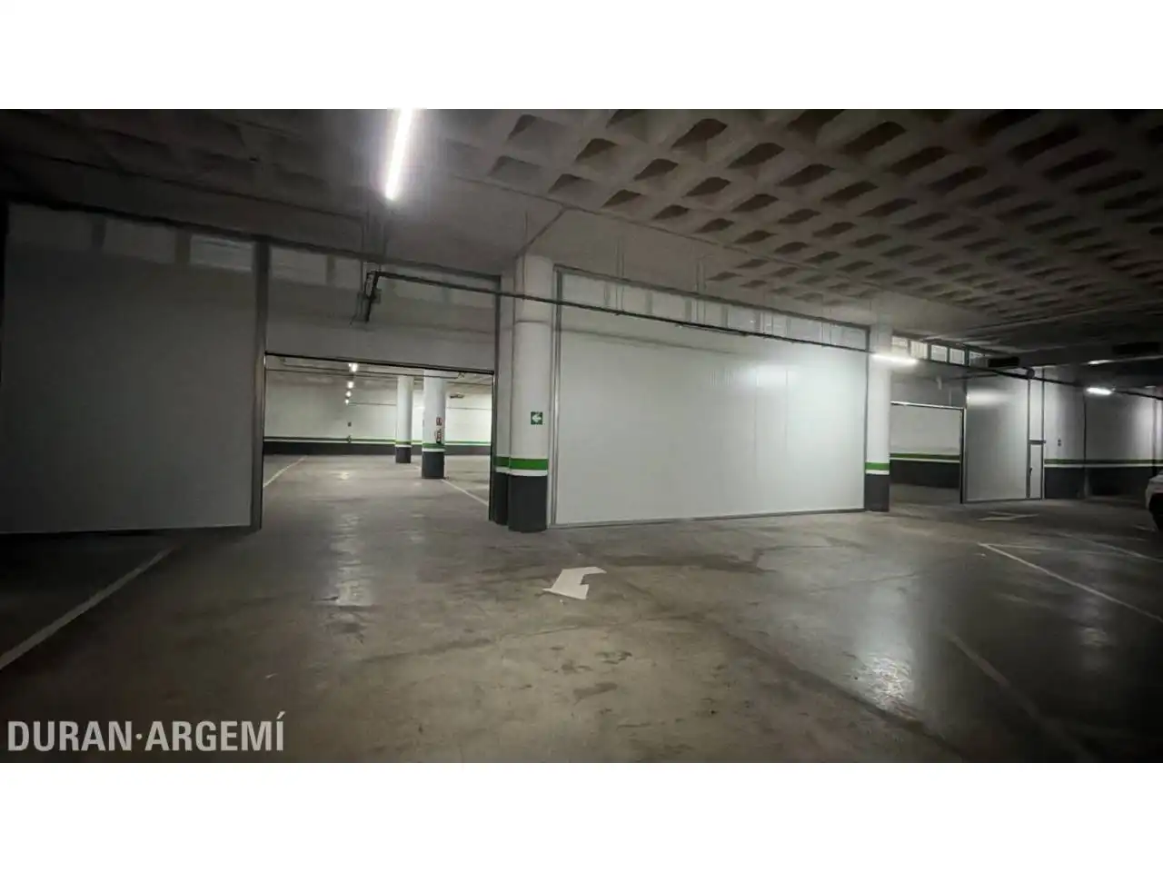 Parking of Garage for rent in Sud