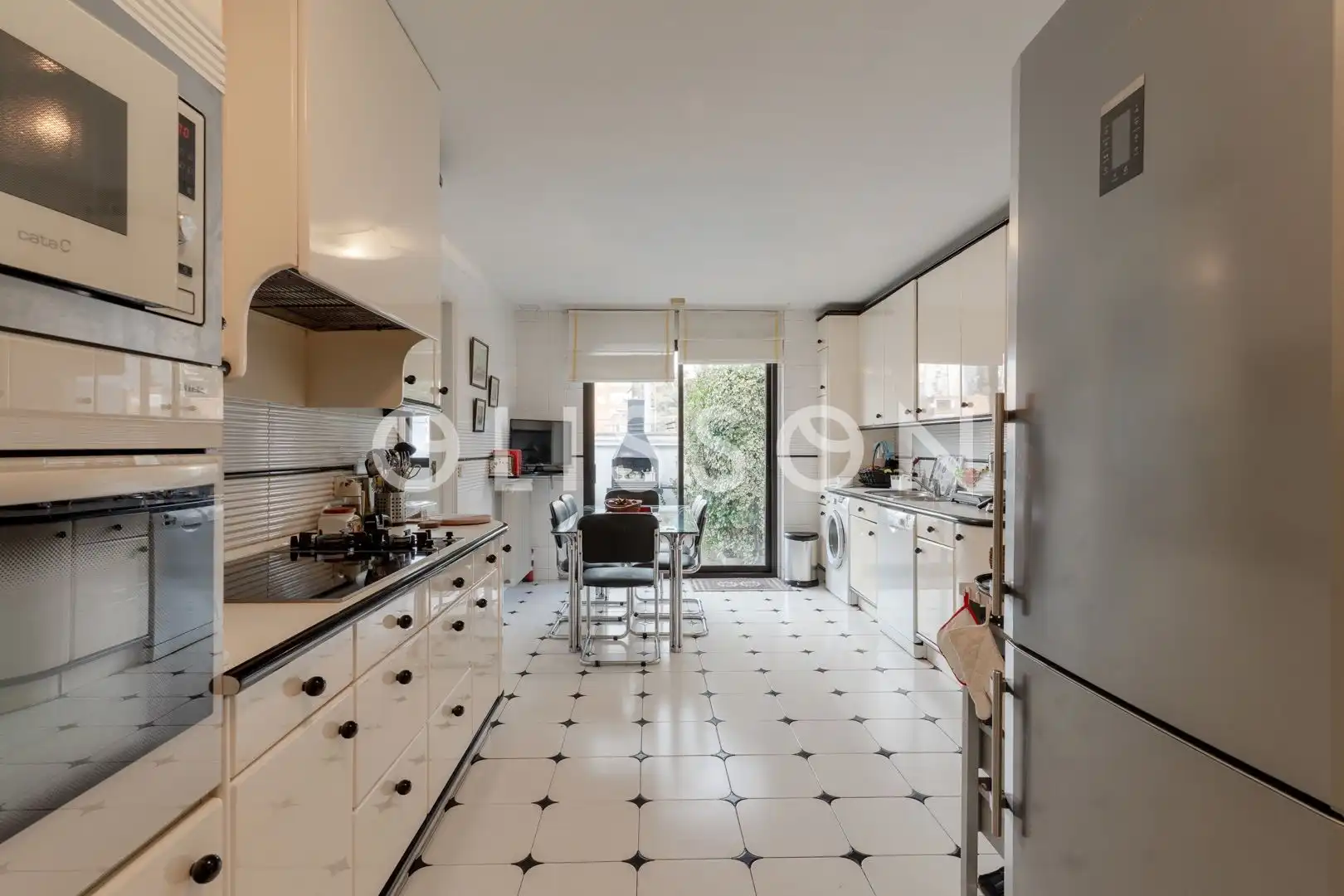 Cocina de Casa o chalet en venta en Madrid con Aire acondicionado, Calefacción y Jardín privado