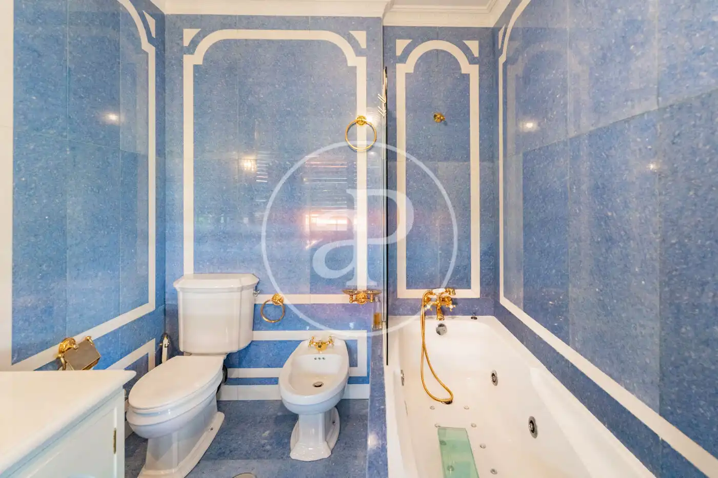Baño de Piso de alquiler en Madrid con Aire acondicionado, Calefacción y Jardín privado