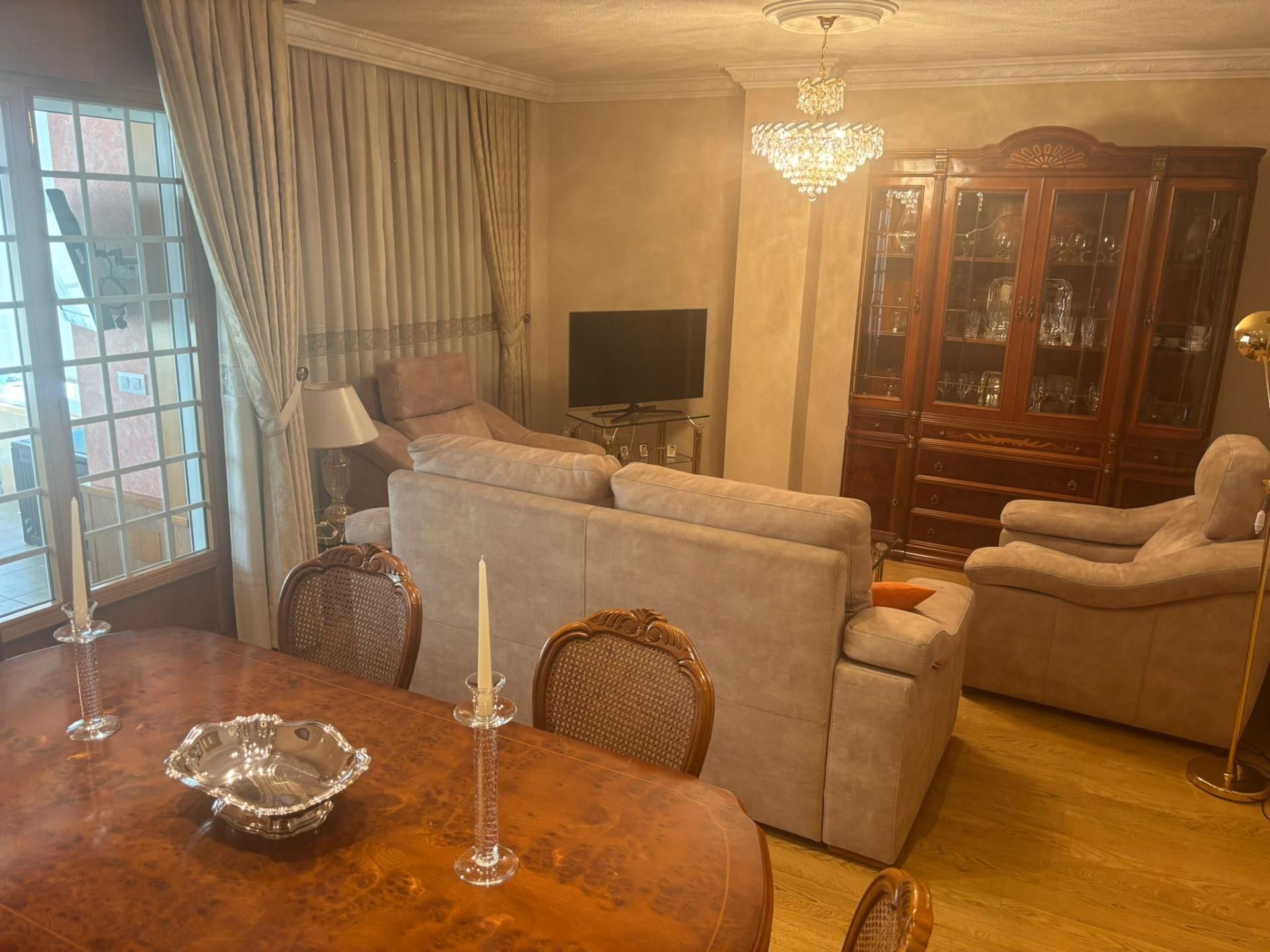 Sala d'estar de Casa adosada en venda en Salamanca Capital amb Calefacció, Jardí privat i Terrassa