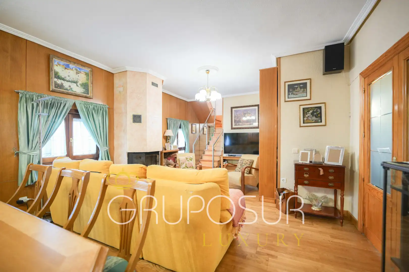 Sala d'estar de Casa adosada en venda en Valladolid amb Calefacció, Jardí privat i Parquet