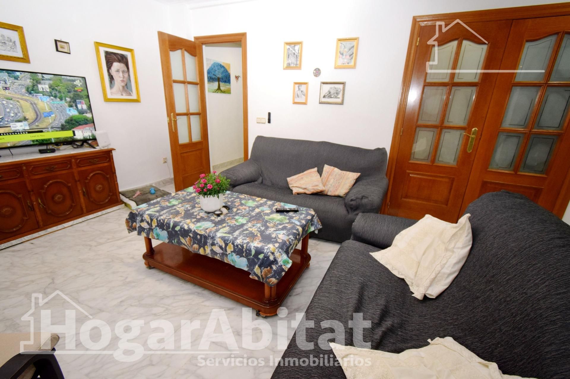 Sala d'estar de Pis en venda en Torrent amb Aire condicionat i Balcó