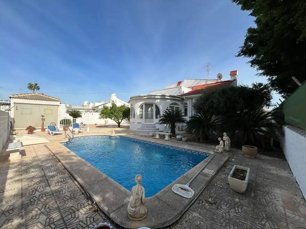 Vista exterior de Casa o xalet en venda en Los Alcázares amb Aire condicionat, Jardí privat i Terrassa