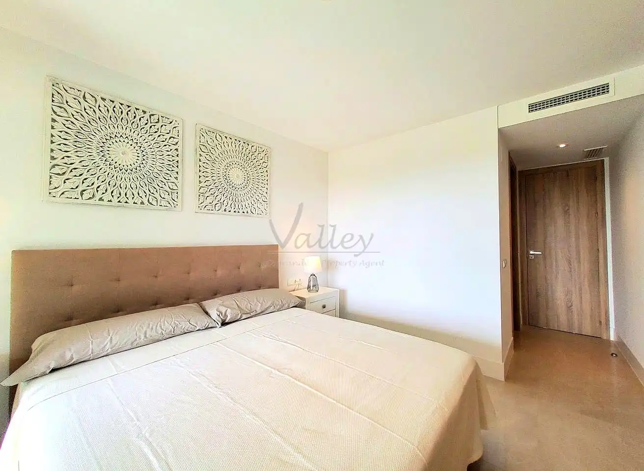 Schlafzimmer von Wohnungen zum Verkauf in Sotogrande mit Klimaanlage, Terrasse und Möbliert