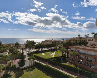 Vista exterior de Àtic de lloguer en Benalmádena amb Aire condicionat, Jardí privat i Terrassa