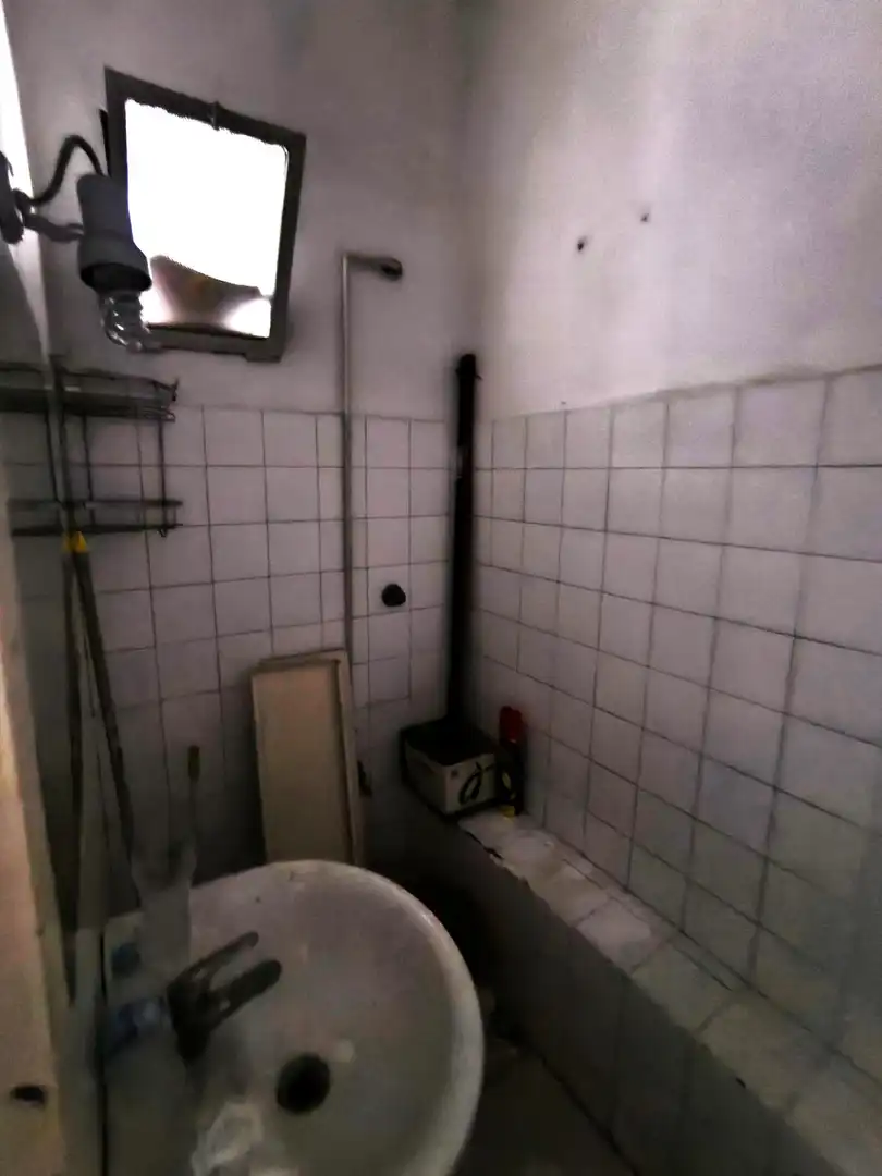 Baño de Local en venta en Sevilla
