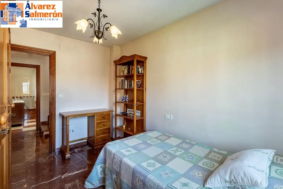 Casa pareada con piscina en venta en Calle CARLOS CANO (HI), imagen 24