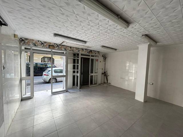 Local comercial en Venta en Calle Estrella Polar en Pino Montano - Consolación
