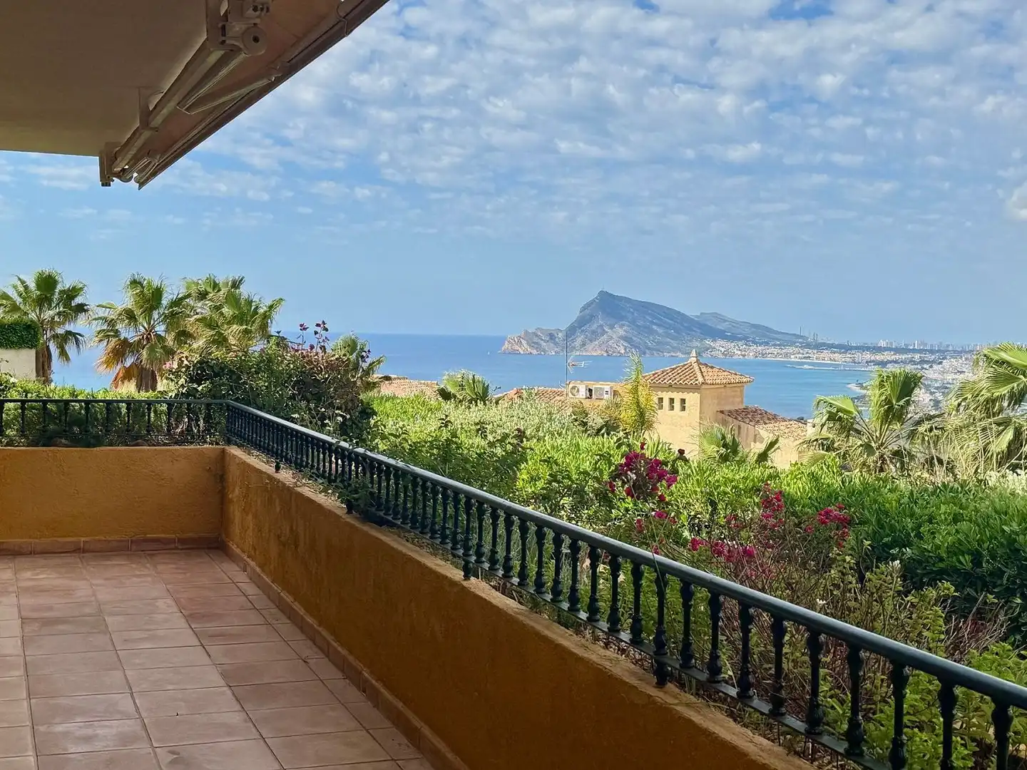 Vista exterior de Apartamento de alquiler en Altea con Aire acondicionado, Calefacción y Jardín privado