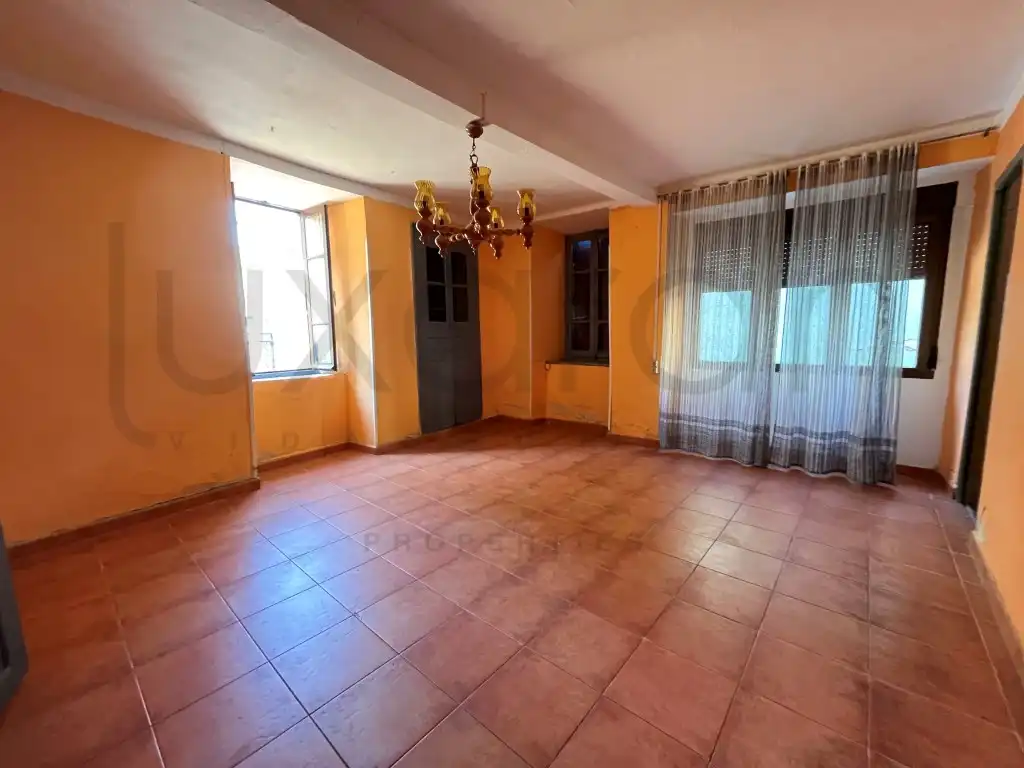 Houses for sale in Calle Carrera,Dera, 38, Les