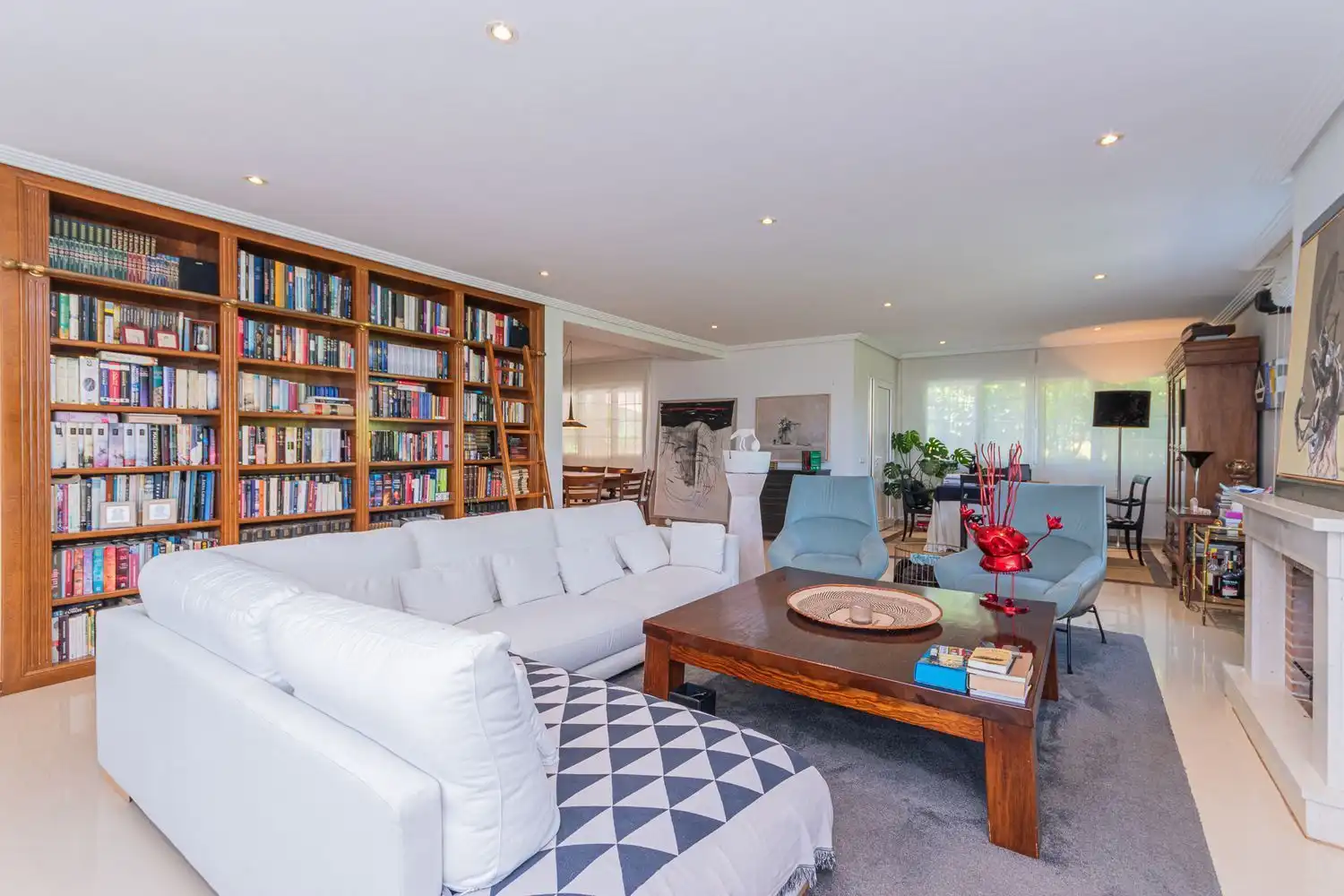 Living room of Houses for sale in Boadilla del Monte  with Air Conditioner, Heating and Storage room