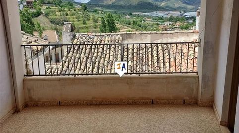 Foto 2 de Casa adosada en venta en Castillo de Locubín, Jaén