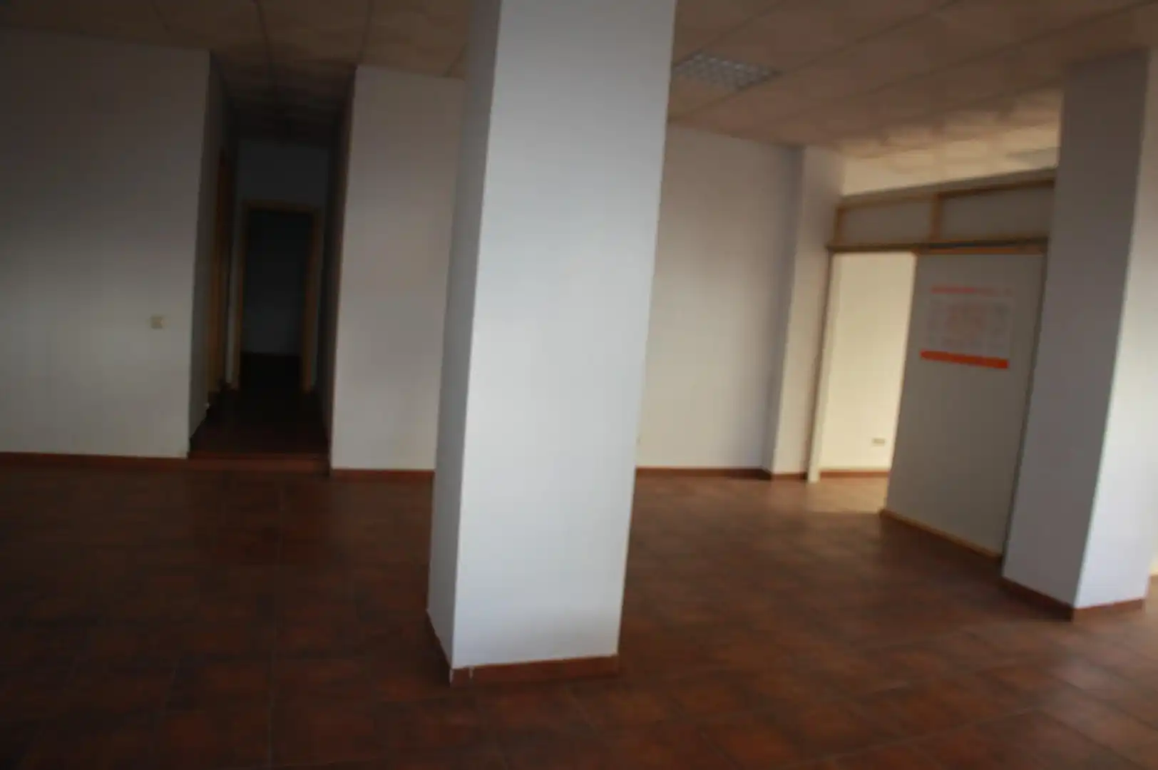 Local comercial en venda a Calle ALONSO MOMONROY, imagen 4