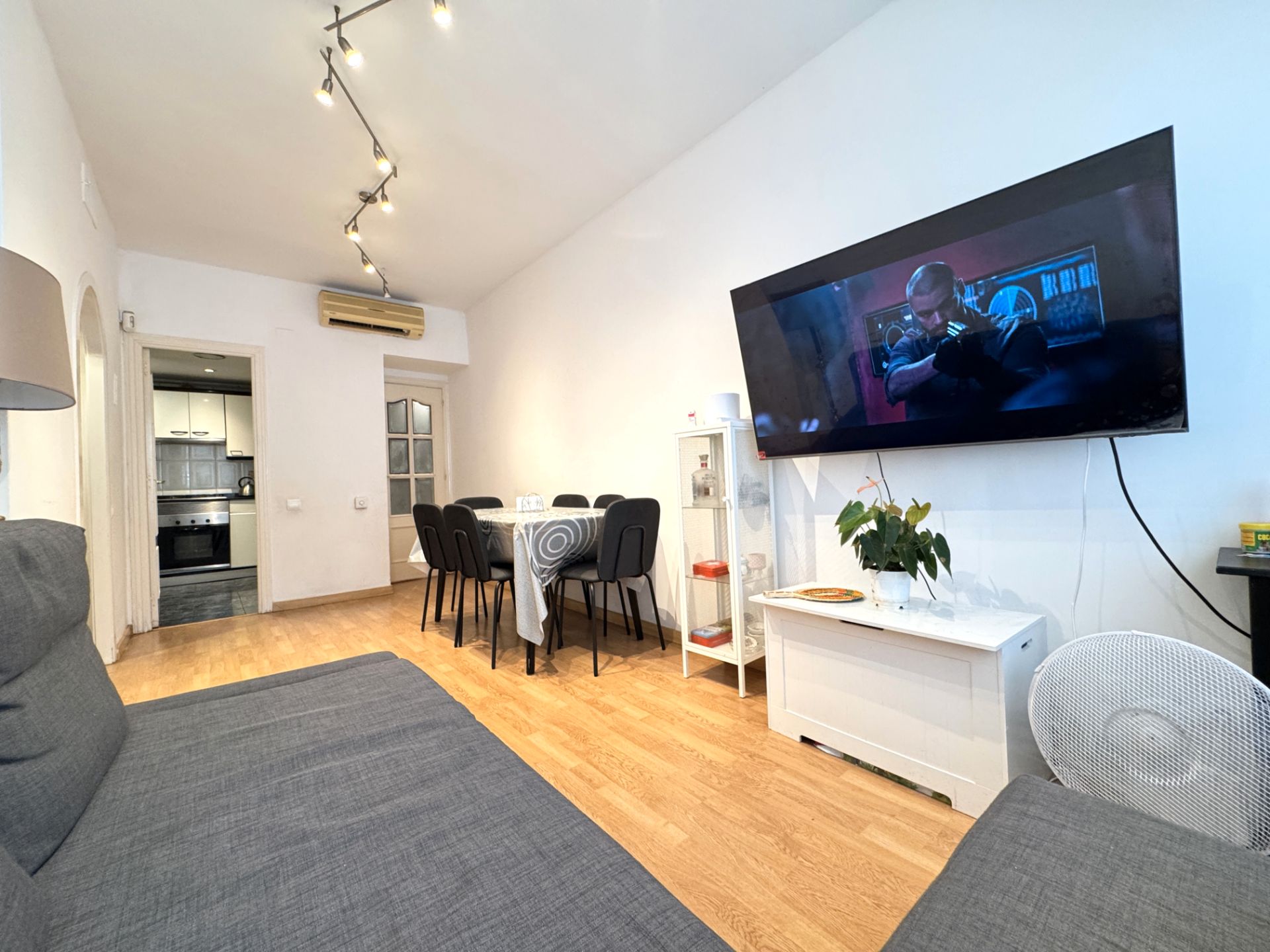 Sala d'estar de Pis en venda en  Barcelona Capital amb Aire condicionat, Calefacció i Parquet