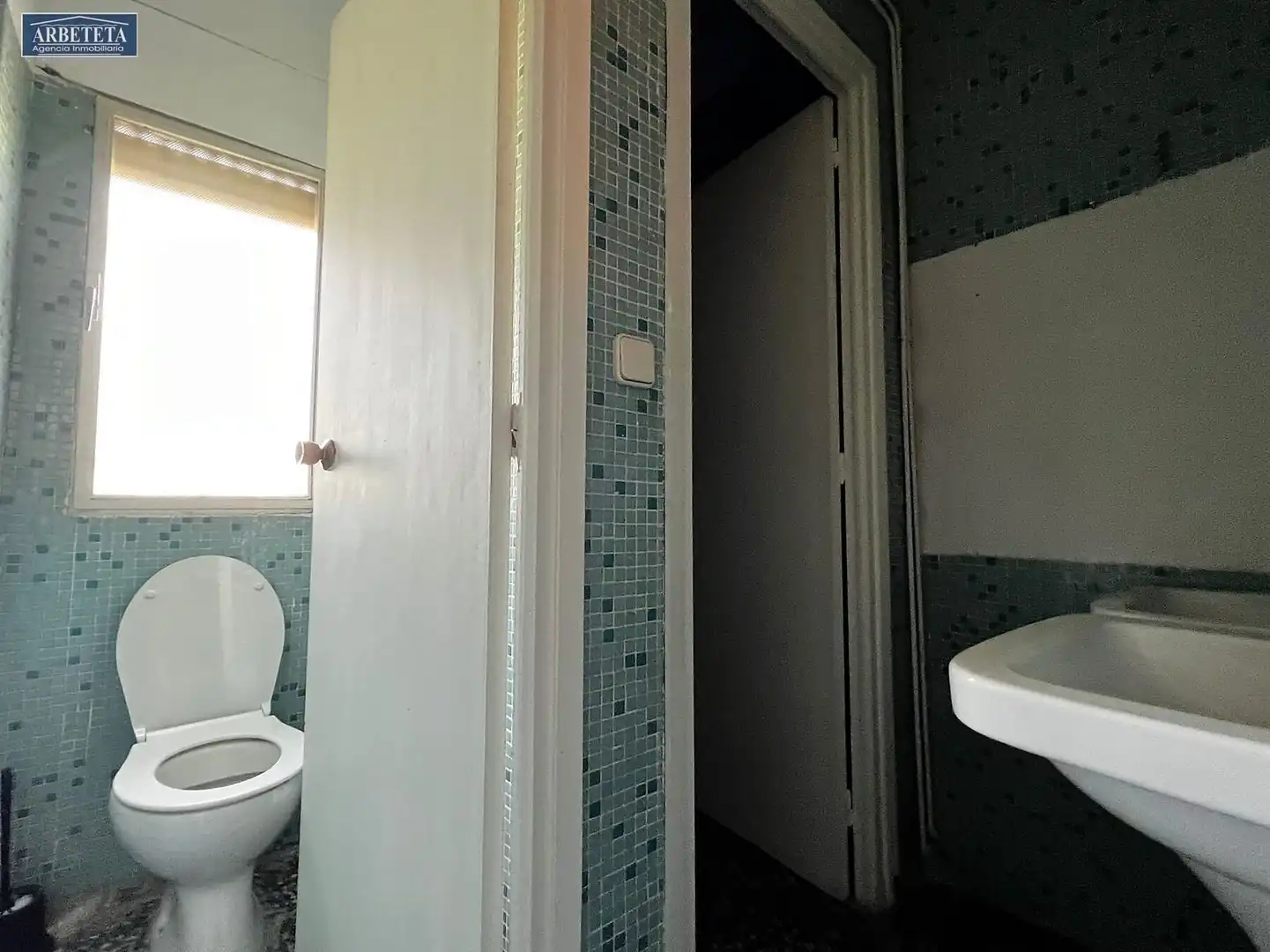 Baño de Oficina de alquiler en Guadalajara con Calefacción