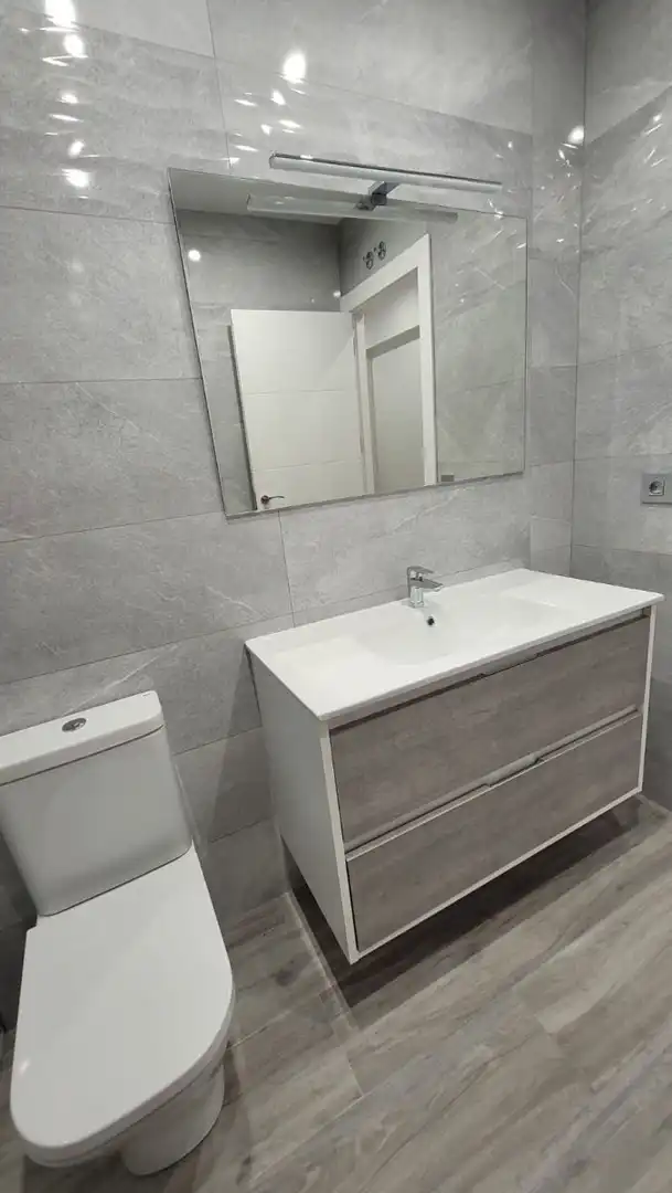 Badezimmer von Wohnung zur Miete in Salamanca mit Heizung, Möbliert und Balkon