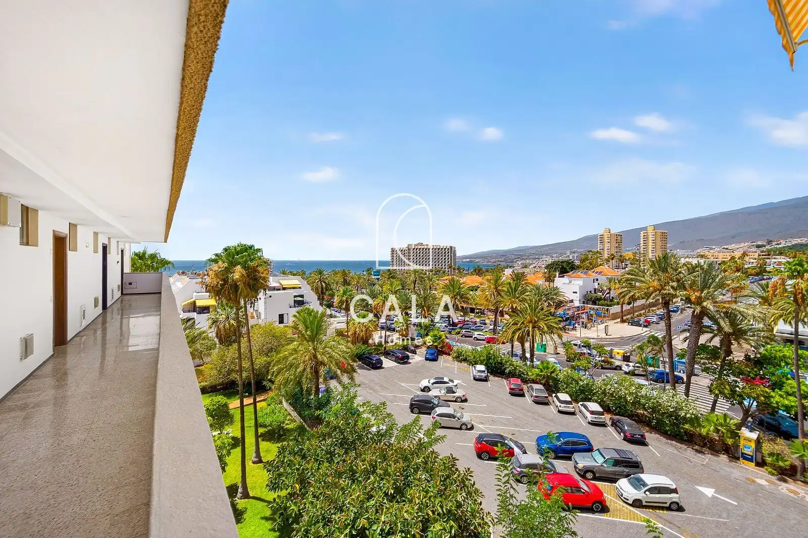 Vista exterior de Pis en venda en Arona amb Terrassa, Piscina i Forn