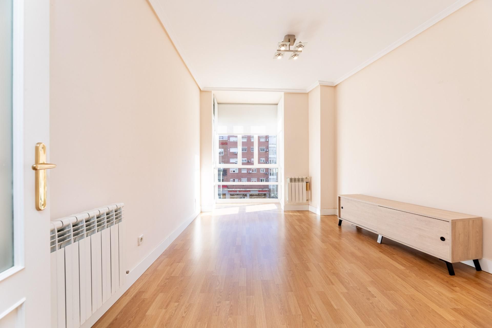 Sala d'estar de Pis en venda en  Madrid Capital amb Calefacció