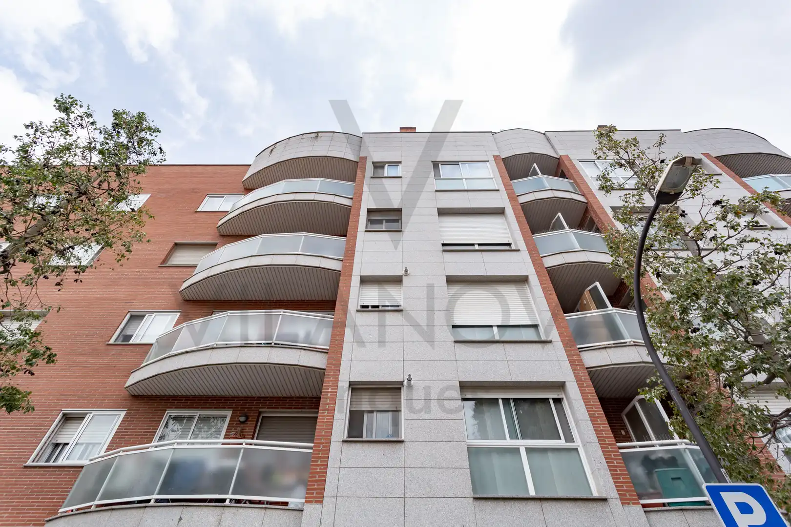 Vista exterior de Pis en venda en Reus amb Calefacció, Balcó i Piscina comunitària