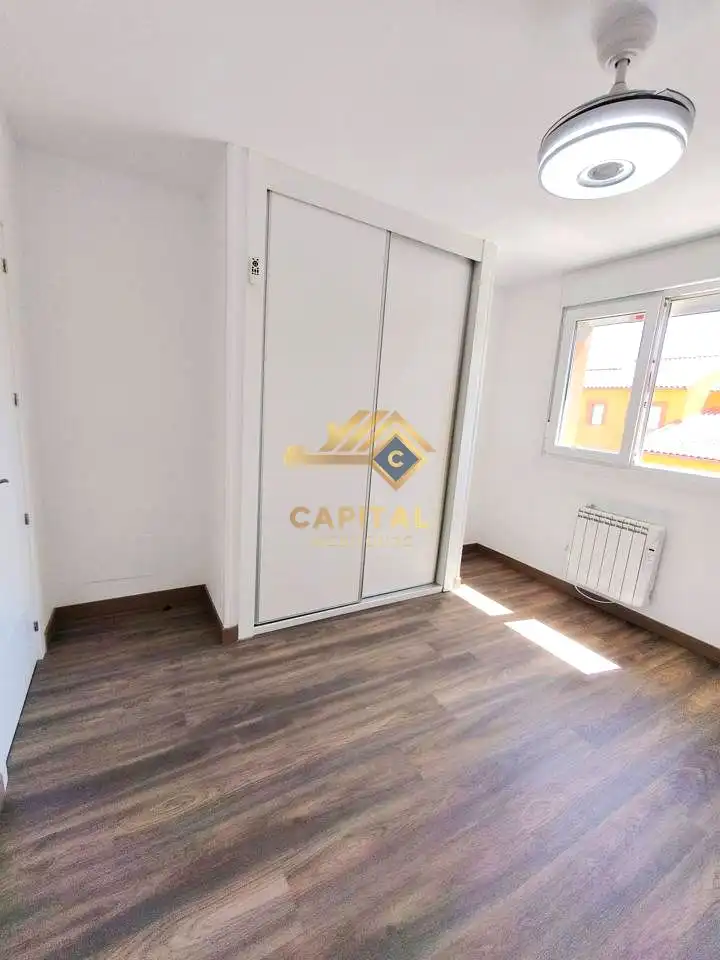 Dormitori de Casa adosada en venda en Magán amb Calefacció, Parquet i Terrassa