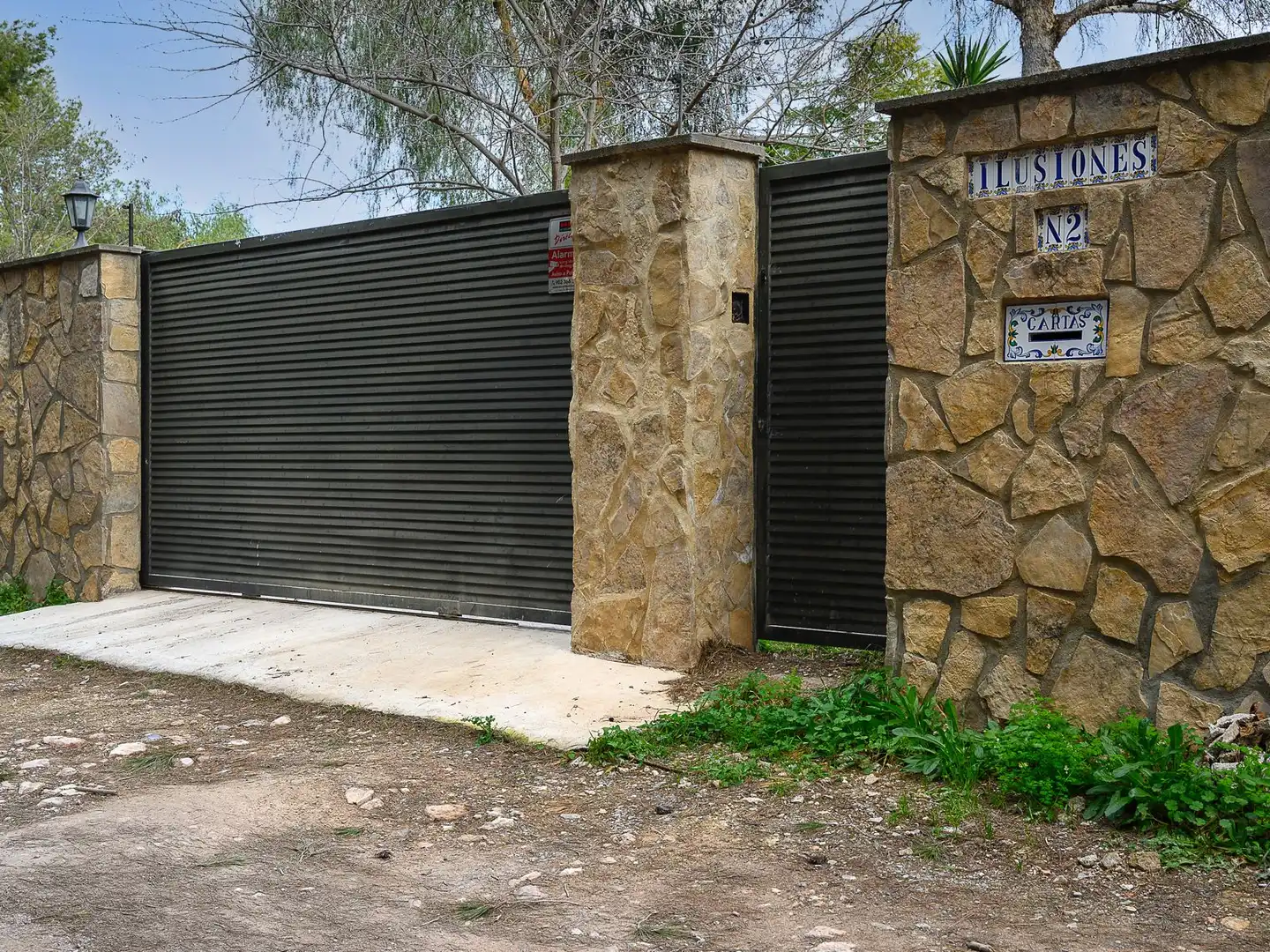 Vista exterior de Casa o xalet de lloguer en Manises amb Calefacció, Jardí privat i Moblat