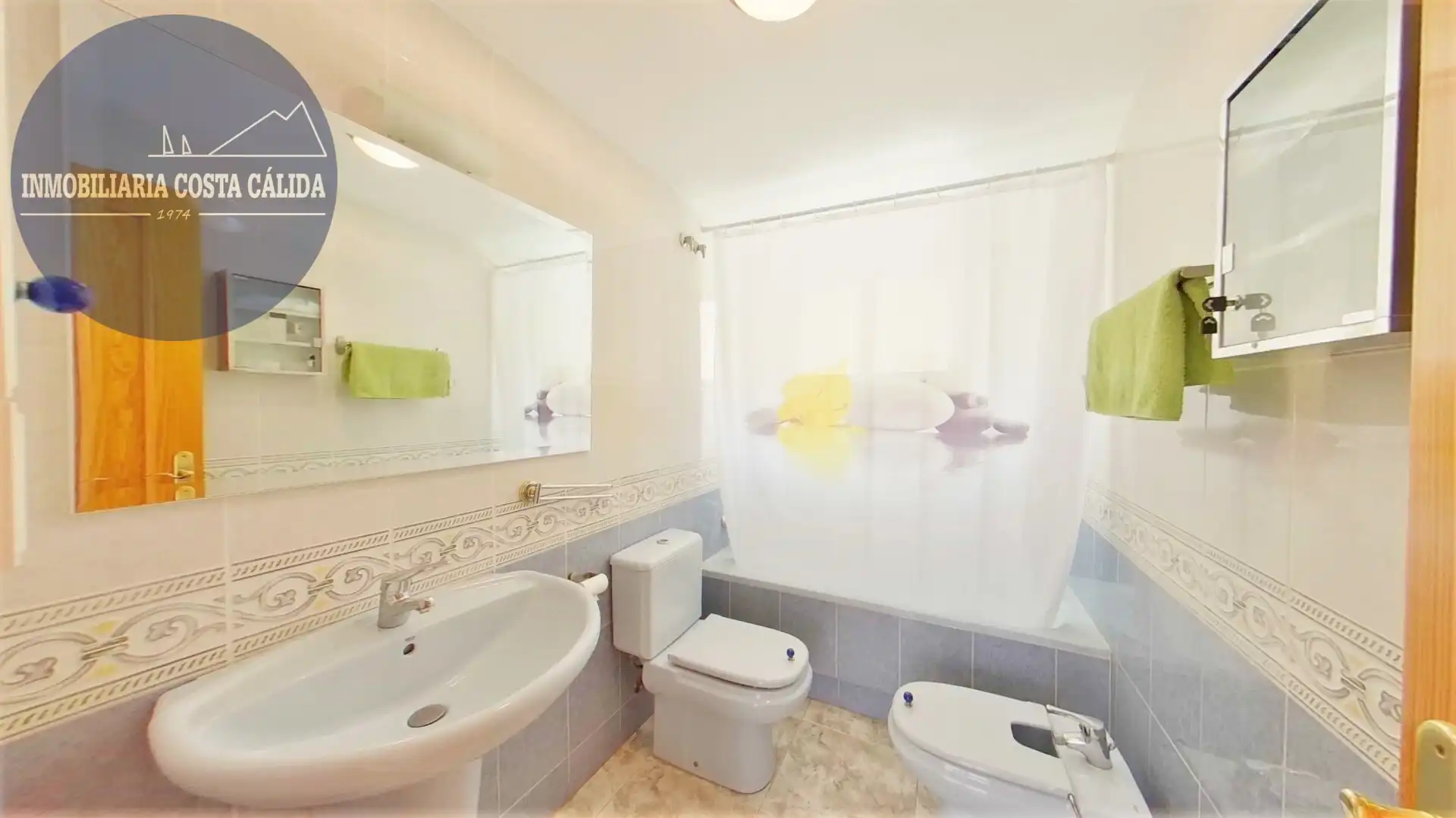 Baño de Piso en venta en Águilas con Terraza, Horno y Balcón