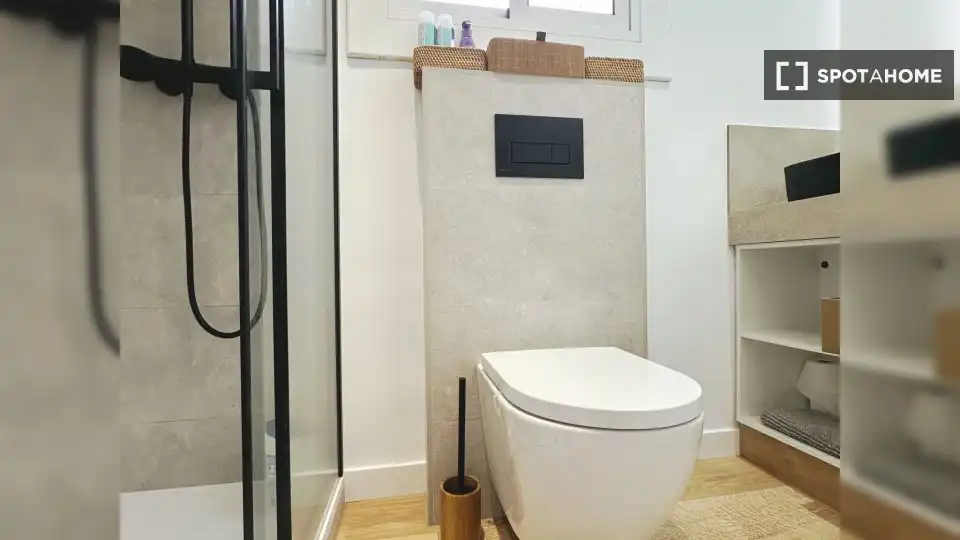 Baño de Piso de alquiler en Barcelona con Aire acondicionado, Calefacción y Amueblado