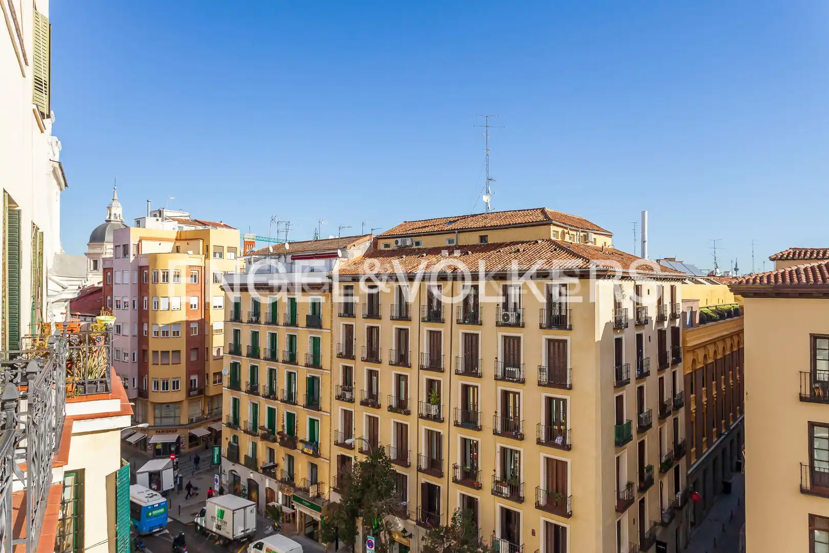 Vista exterior de Piso de alquiler en  Madrid Capital con Aire acondicionado, Calefacción y Terraza