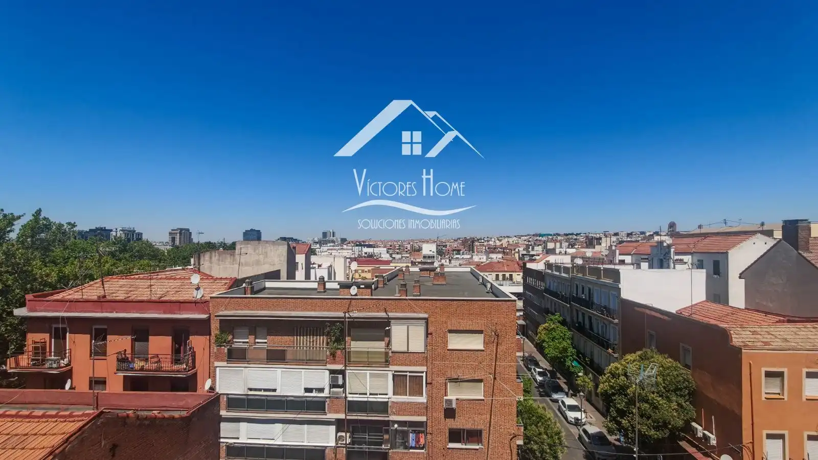 Exterior view of Flat for sale in Madrid  with Terrace and Furnished
