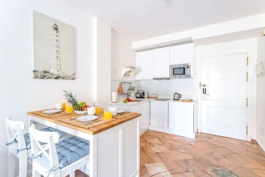 Cuina de Estudi en venda en Marbella amb Aire condicionat, Terrassa i Moblat
