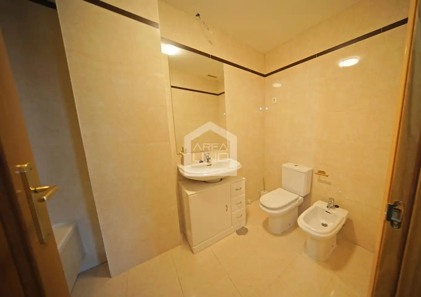 Badezimmer von Wohnung zur Miete in Alcorcón mit Klimaanlage, Heizung und Parkett