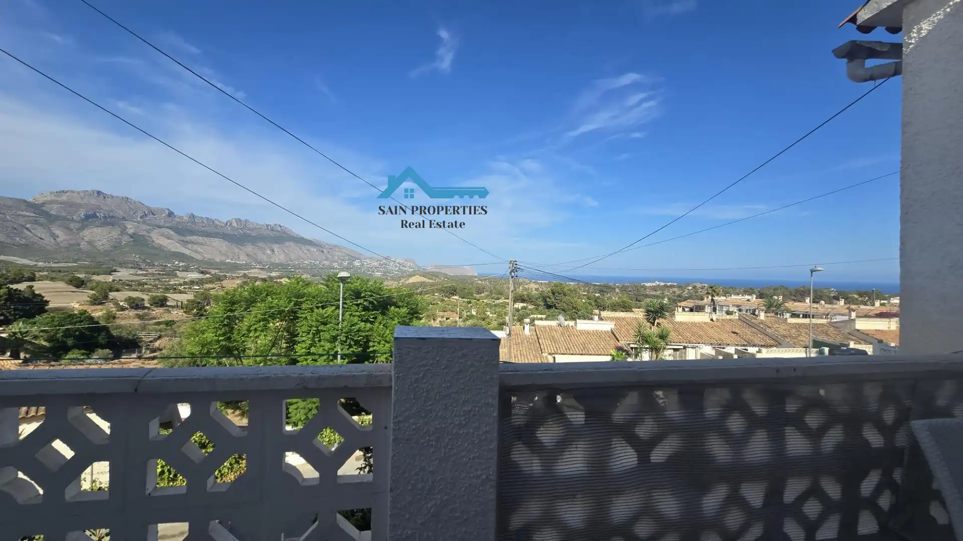 Vista exterior de Casa adosada en venda en La Nucia amb Aire condicionat, Calefacció i Jardí privat