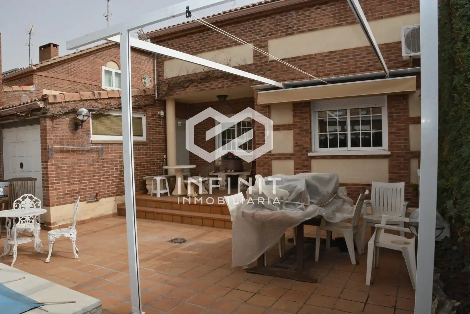 Casa adosada en venta en Villanueva de la Torre