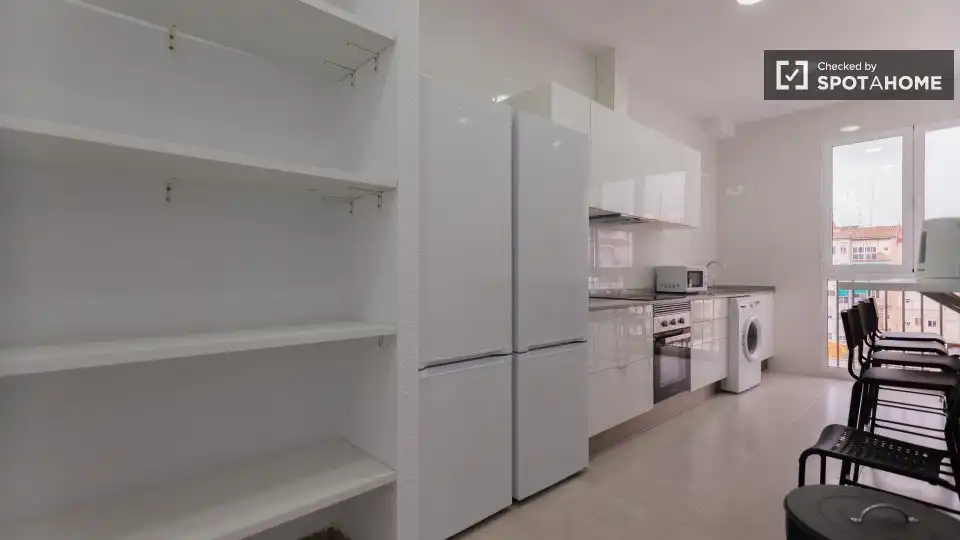 Cocina de Piso para compartir en Valencia con Aire acondicionado, Calefacción y Amueblado