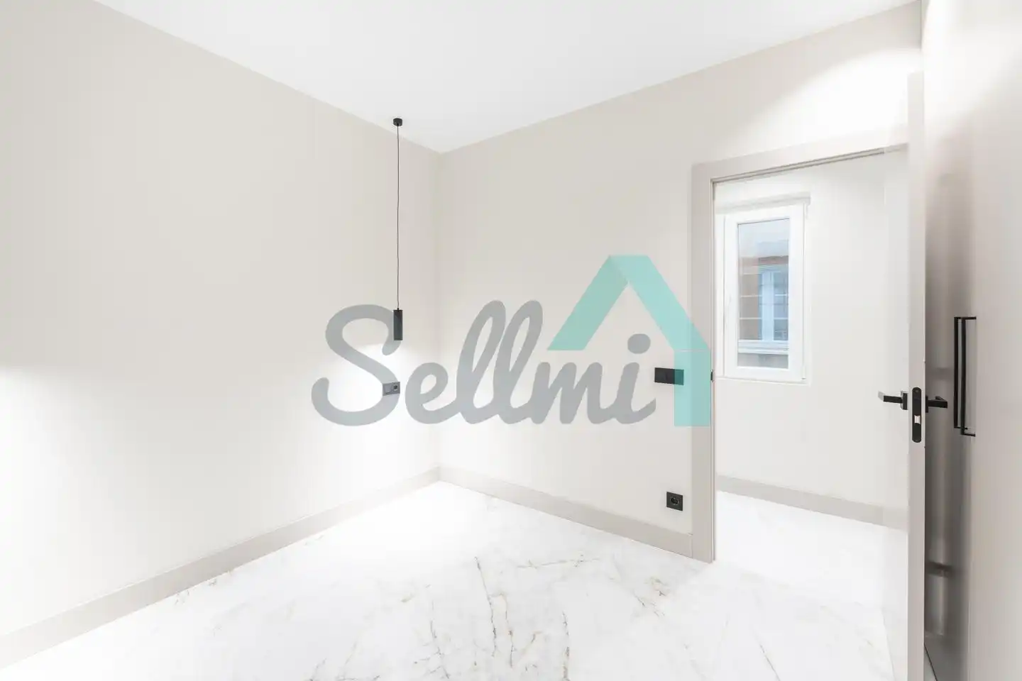 Habitación de Piso en venta en Oviedo  con Calefacción, Trastero y Balcón