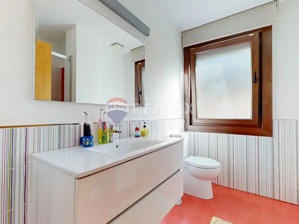 Bathroom of Houses for sale in Vigo   with Heating, Private garden and Parquet flooring
